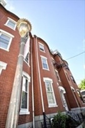 37 Union St unit 5, Boston, MA 02108 - photo 1