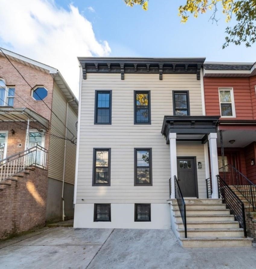 Sold $568,000 • Co-Listing Agent