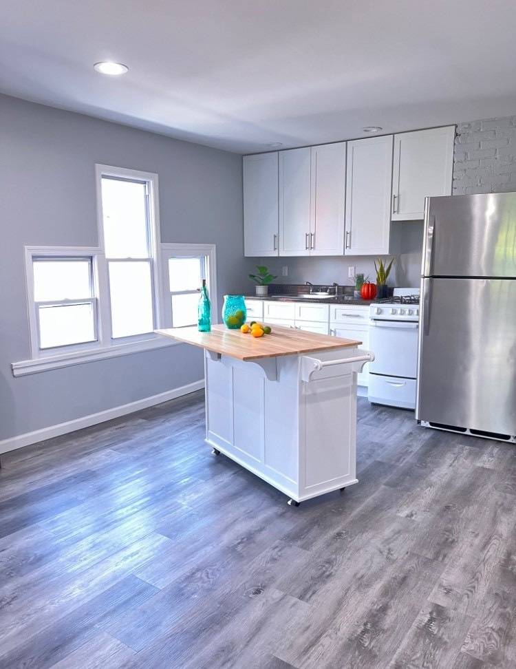 SPACIOUS KITCHEN