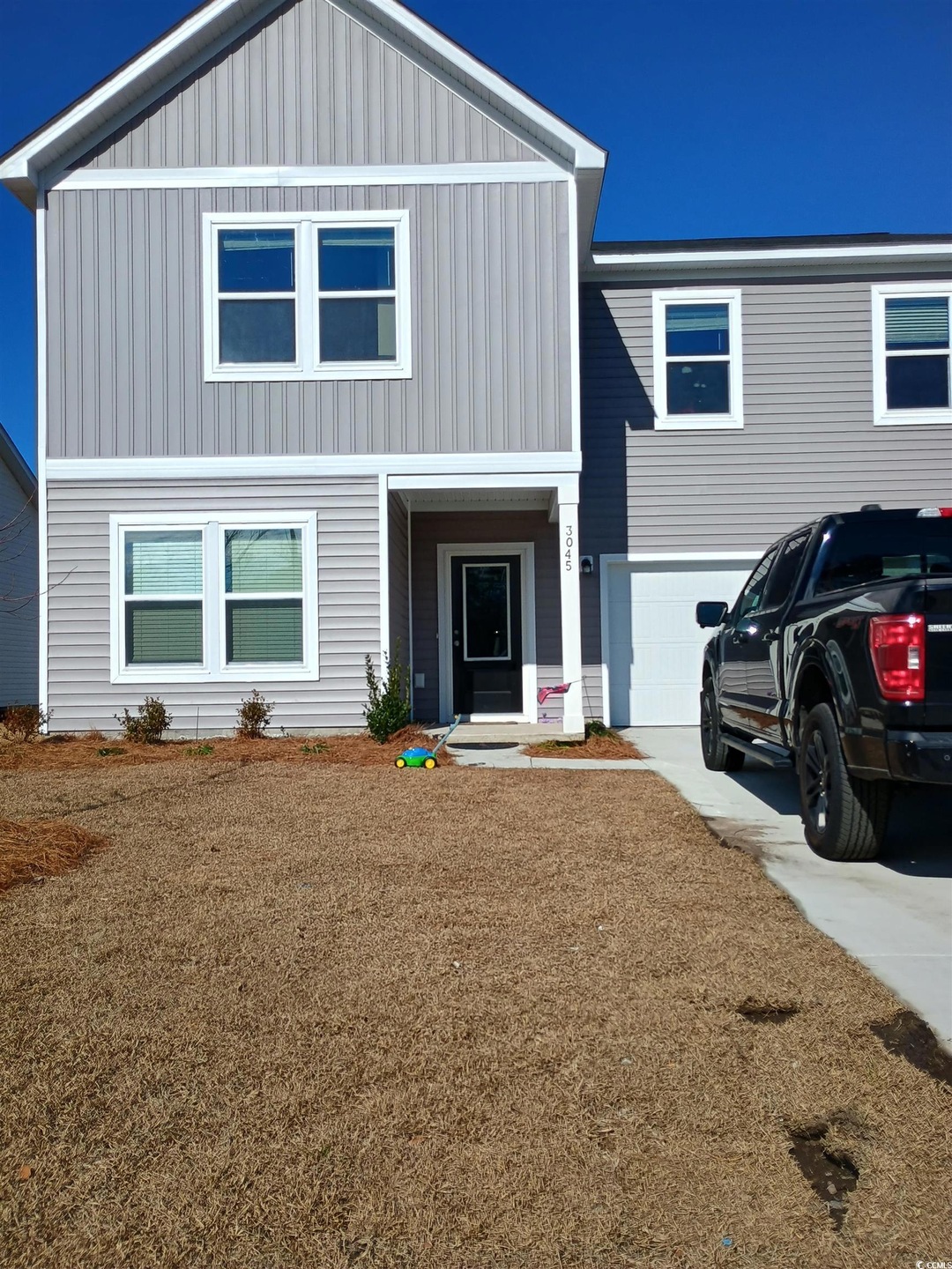 View of front facade with a garage and a front yar