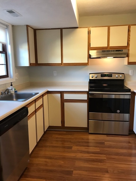 373 Aiken Ave unit 5, Lowell, MA 01850 - photo 1