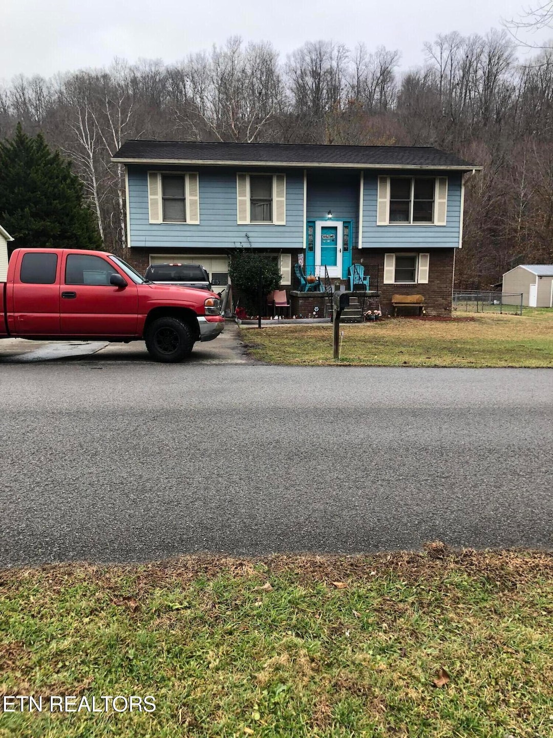 140 Wellington Dr, Middlesboro, KY 40965 - photo 1