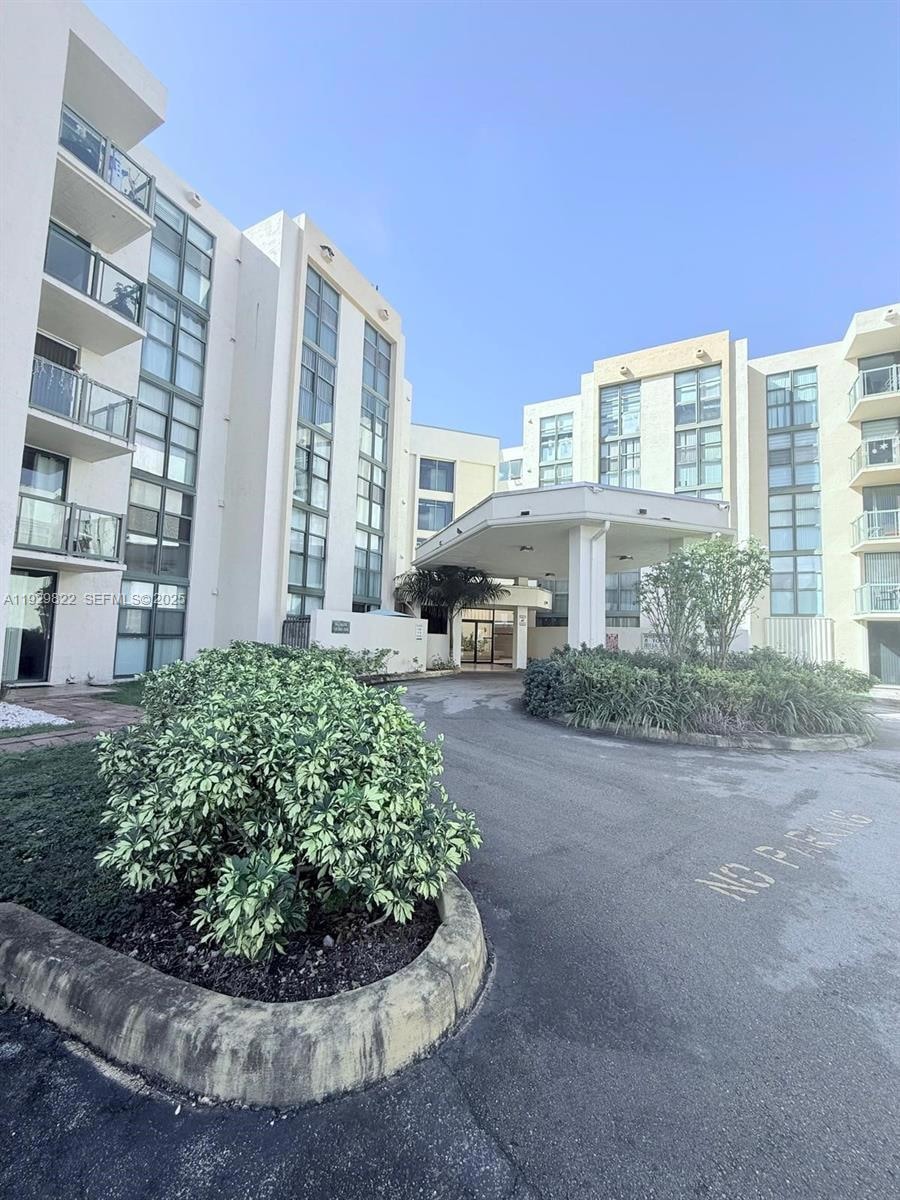 2055 SW 122nd Ave unit 415, Miami, FL 33175 - photo 1