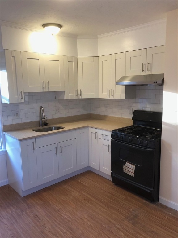 52 Mayor Thomas j Mcgrath Hwy unit 2nd Fl, Quincy, MA 02169 - photo 1