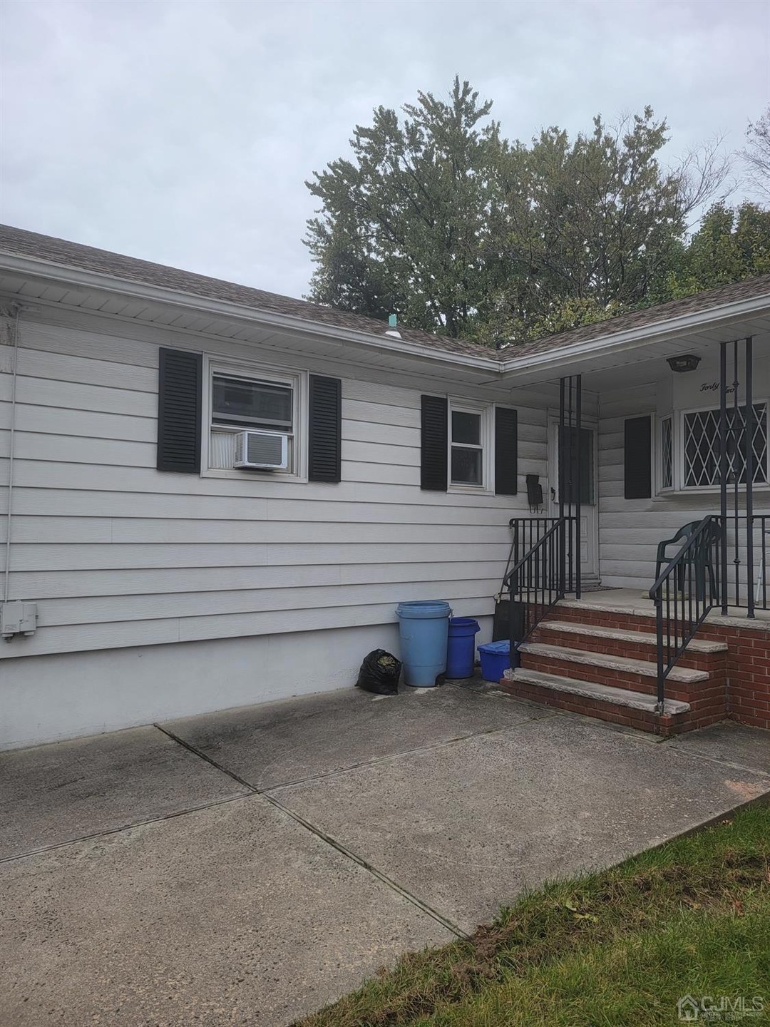 42 Irving St, Carteret, NJ 07008 - photo 1