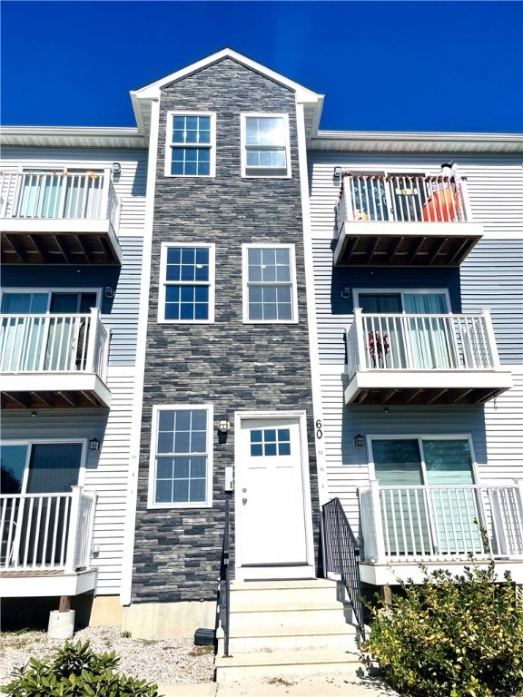 60 Village Green S unit 8, Riverside, RI 02915 - photo 1