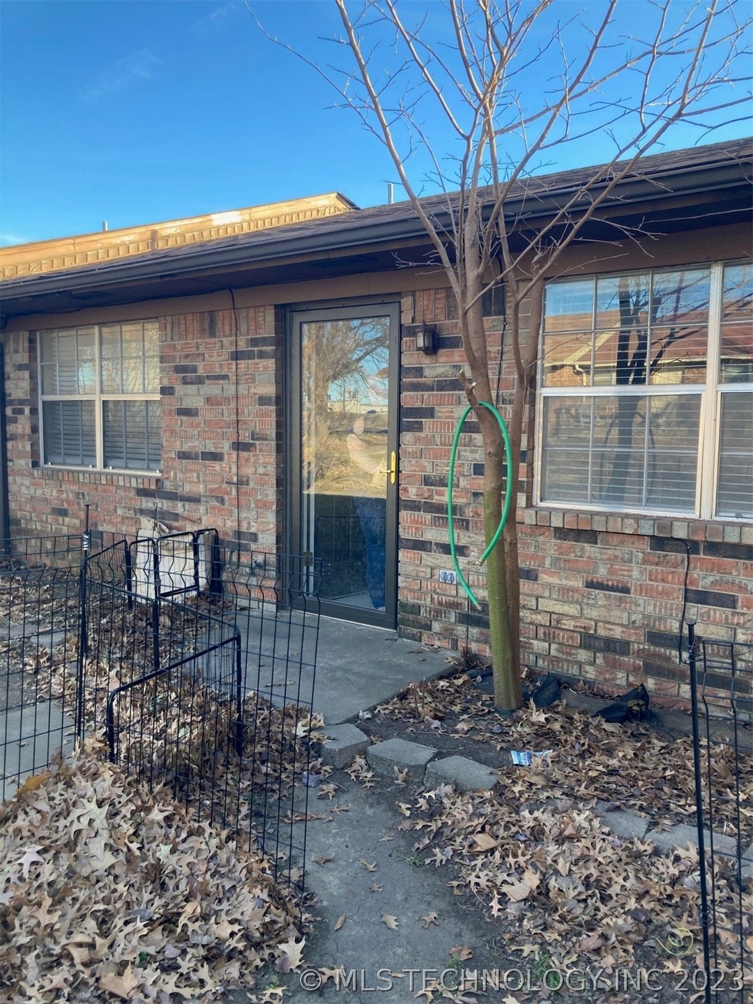 1422 S Stoneridge Manor, Ardmore, OK 73401 - photo 1