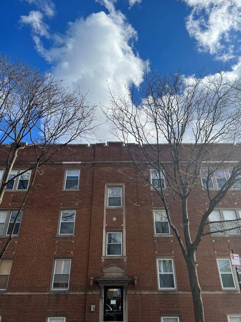 2935 W Rosemont Ave unit 3, Chicago, IL 60659 - photo 1