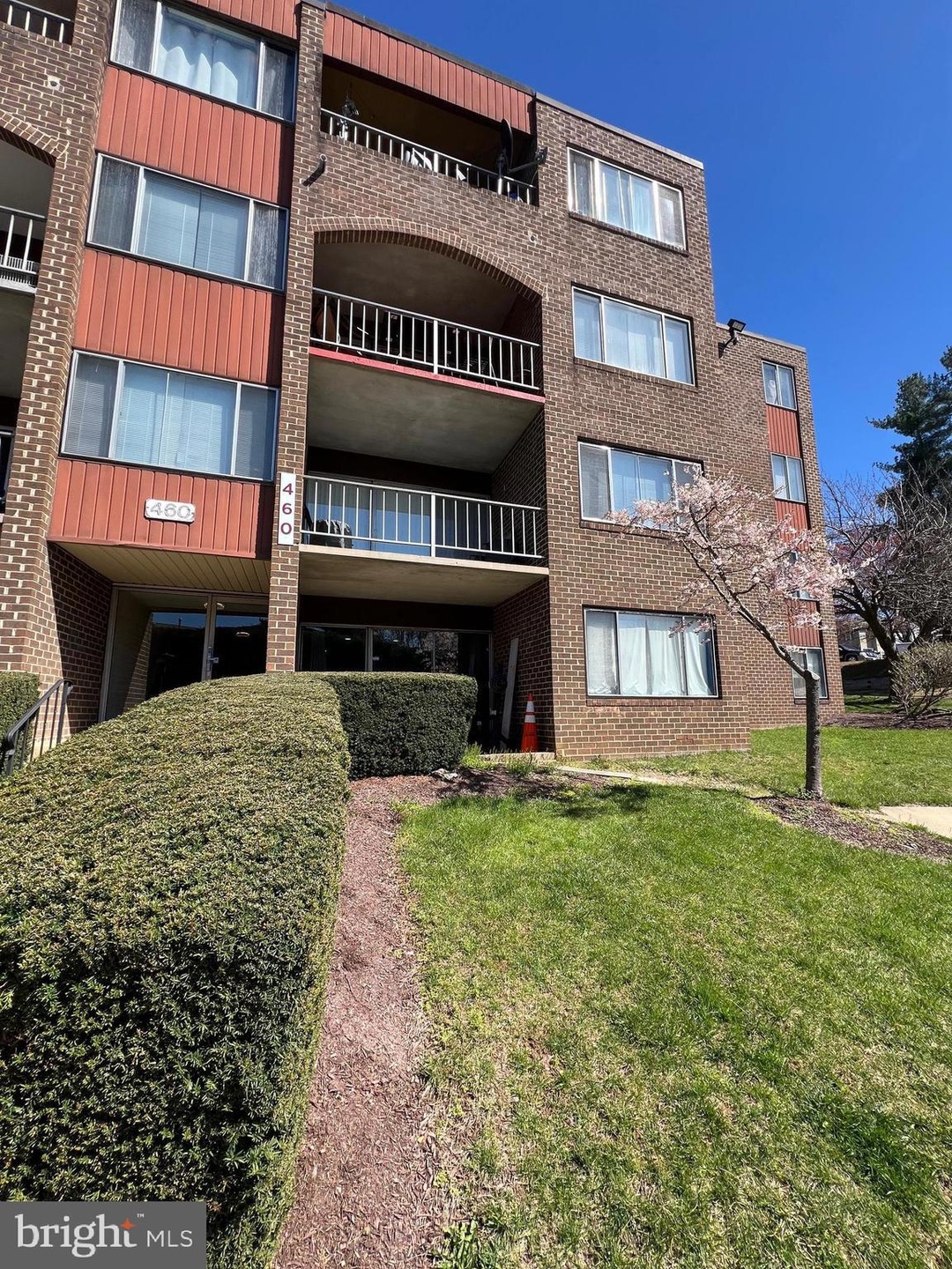 460 Girard St unit T2, Gaithersburg, MD 20877 - photo 1