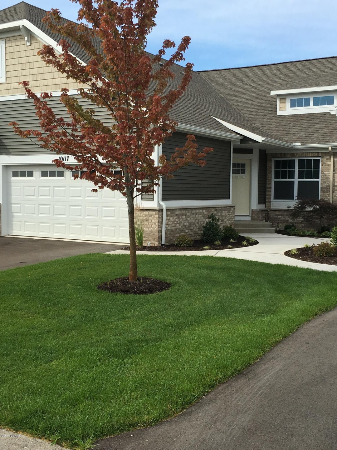 10117 exterior front