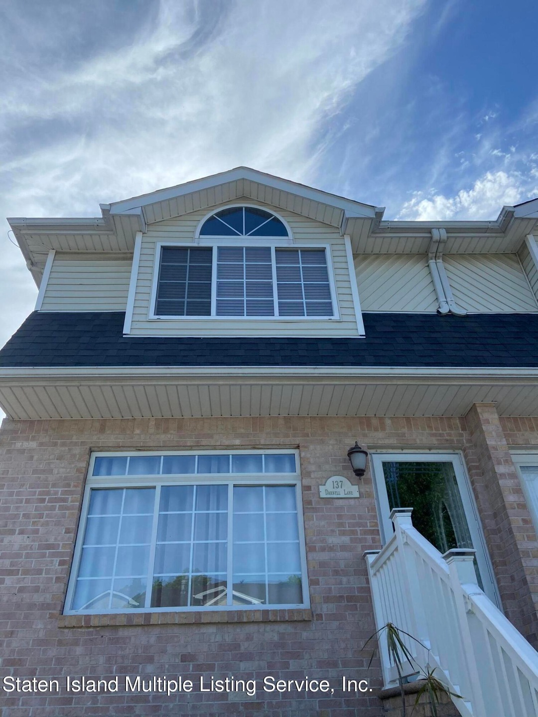 137 Darnell Ln unit 1 Fl, Staten Island, NY 10309 - photo 1