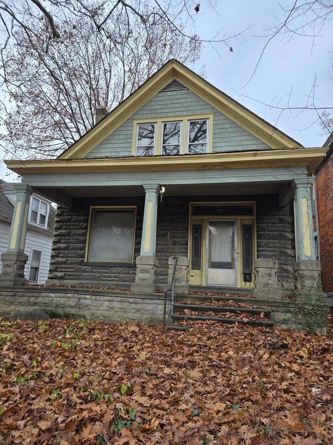 2087 Summit St.