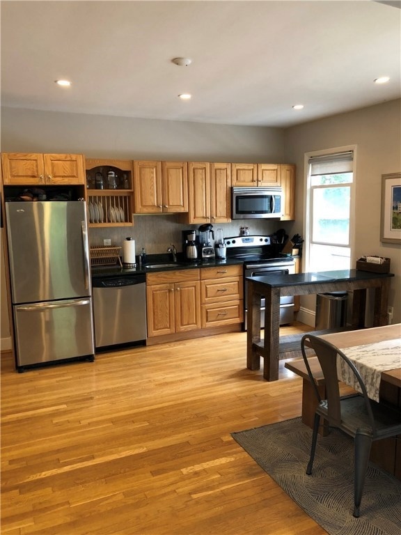 47 8th St, Providence, RI 02906 - photo 1