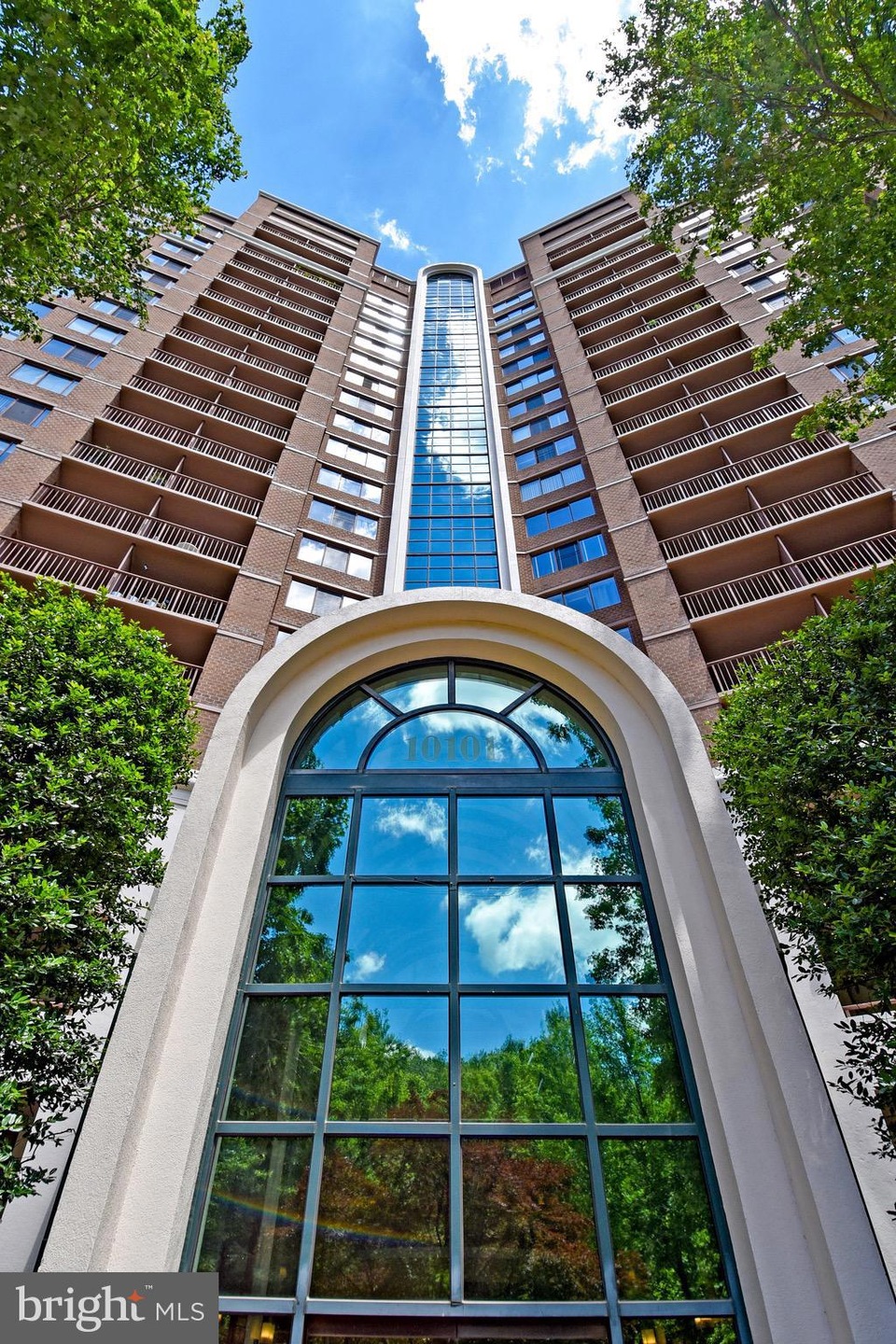 Grosvenor Park unit 208, Rockville, MD 20852 - photo 1