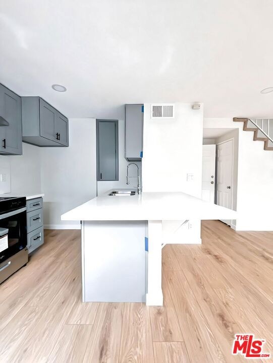 22423 Del Valle St unit 106, Los Angeles, CA 91364 - photo 1