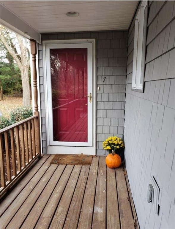 7 Pequot Run Pawcatuck for sale. Beautiful 2 bedro