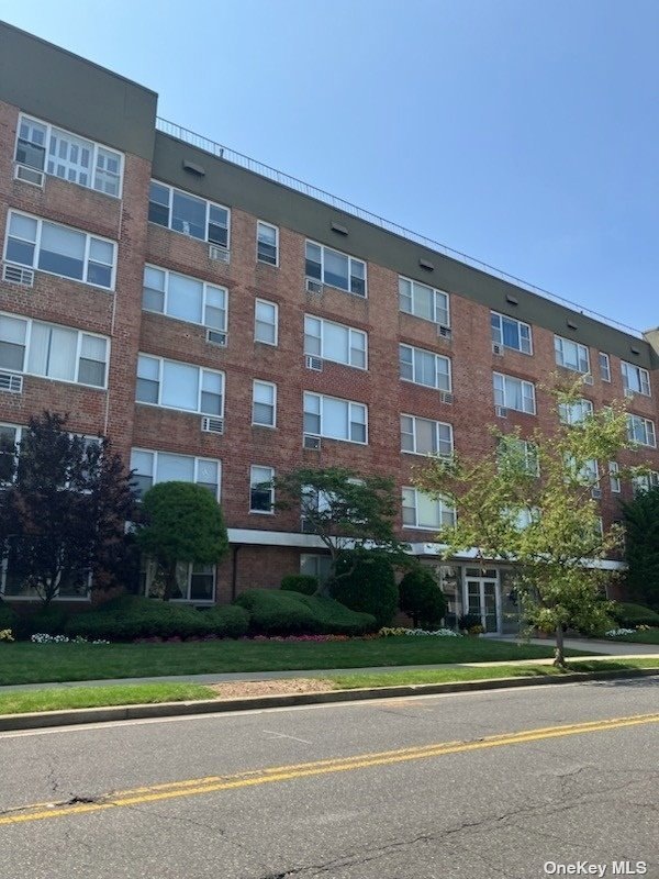 280 Guy Lombardo Ave Unit 2E, Freeport, NY 11520 MLS ONE3493937