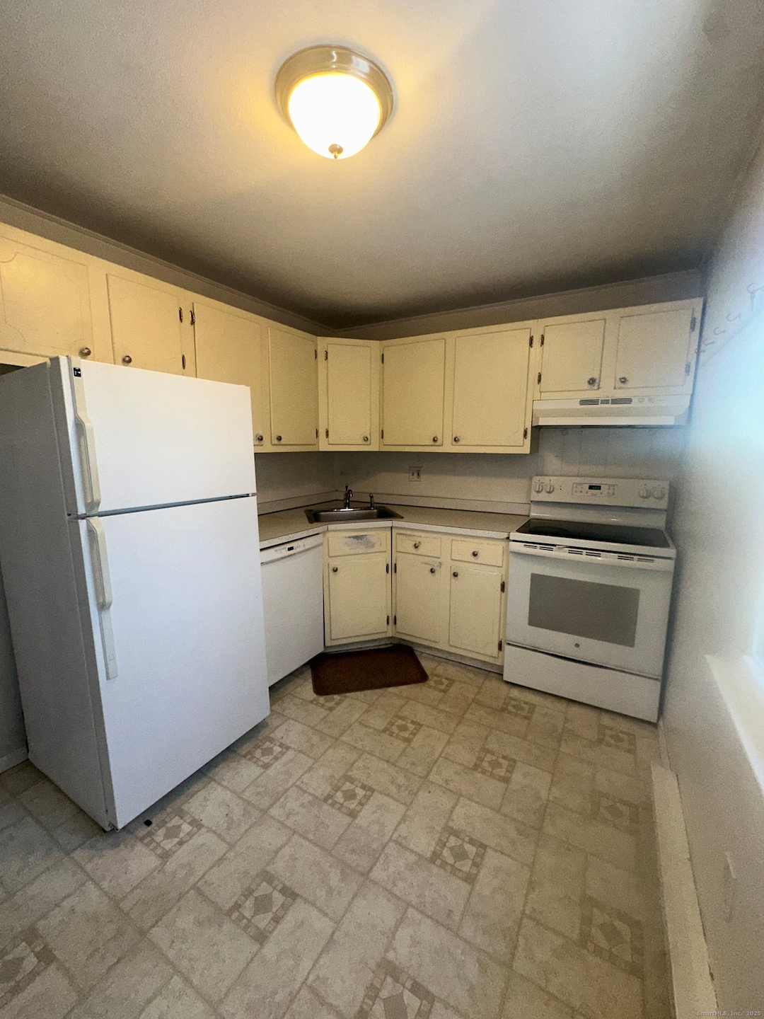 18 Canterbury Arms unit 18, New Milford, CT 06776 - photo 1