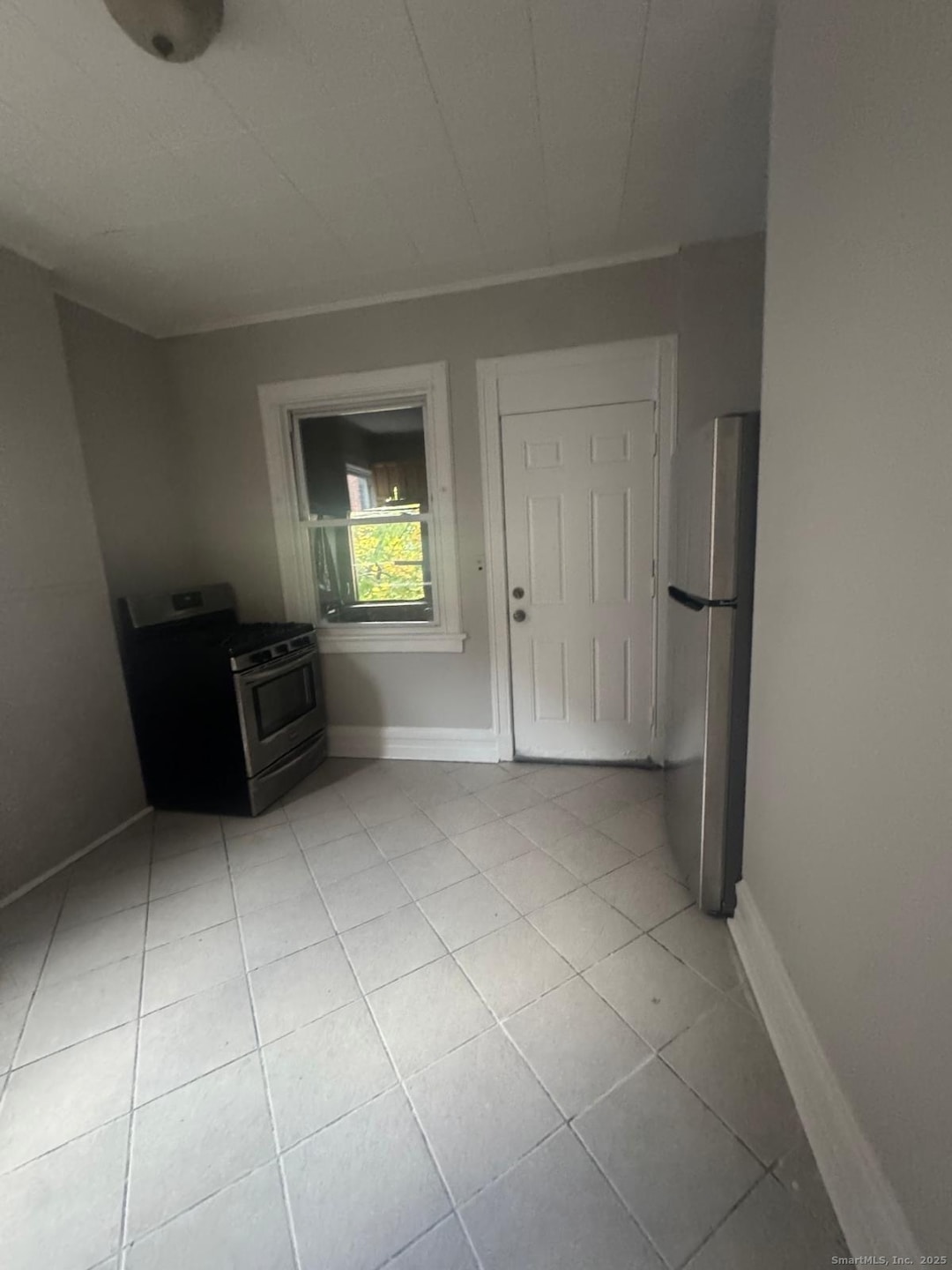 287 Dover St unit 2, Bridgeport, CT 06610 - photo 1