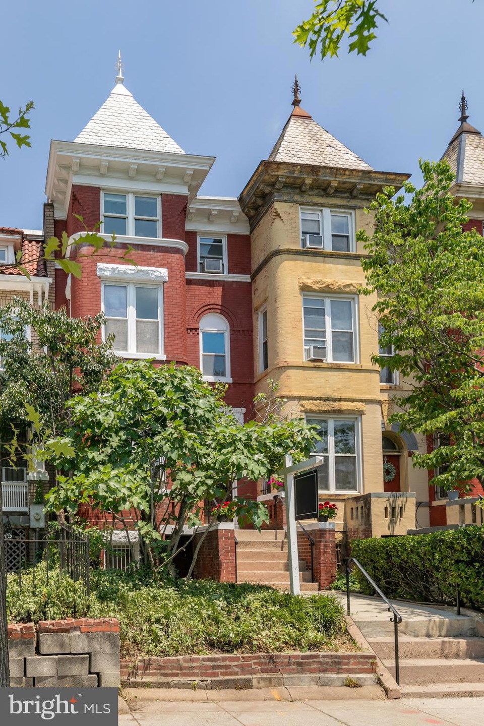 Sold $990,000 • Co-Listing Agent