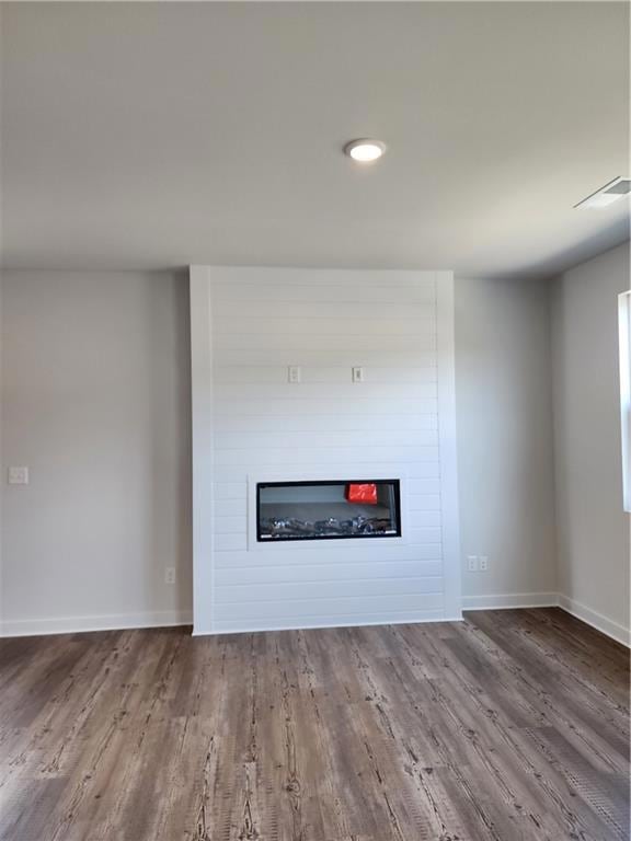 Details featuring baseboards, visible vents, a fir