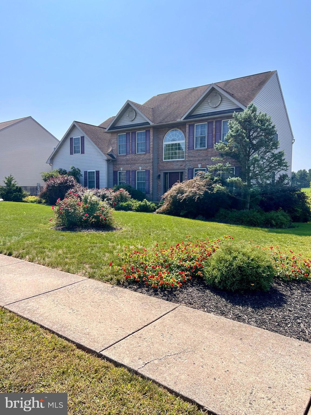 704 Farmingdale Dr, Douglassville, PA 19518 - photo 1