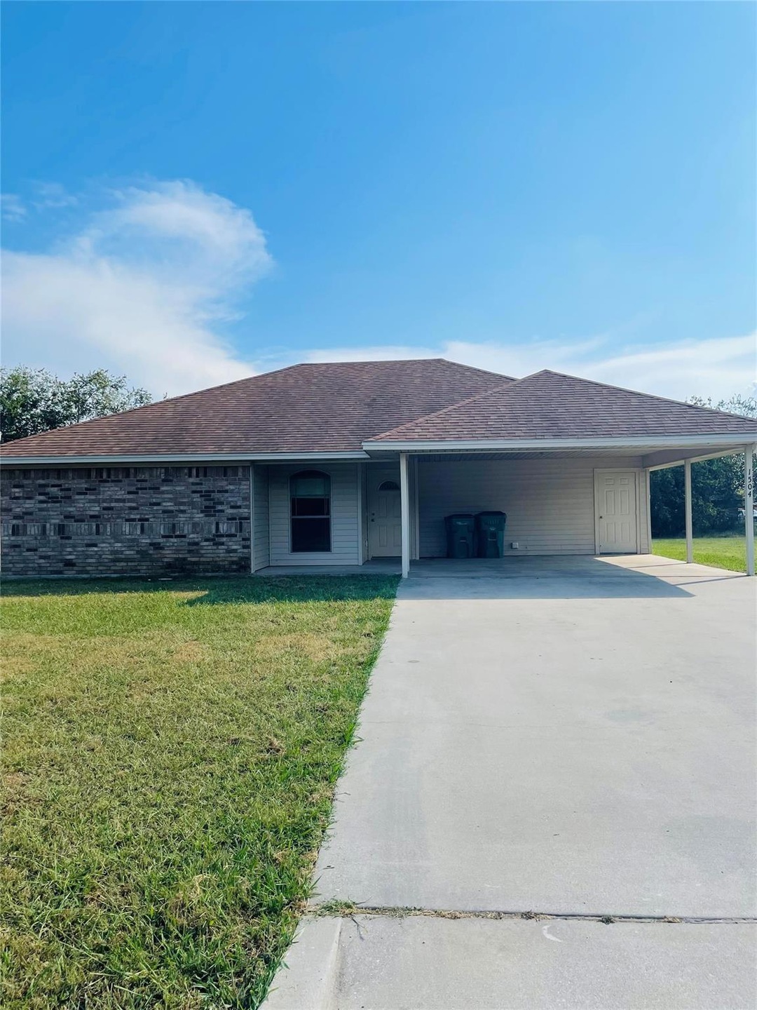 1504 Moss St, Gainesville, TX 76240 - photo 1