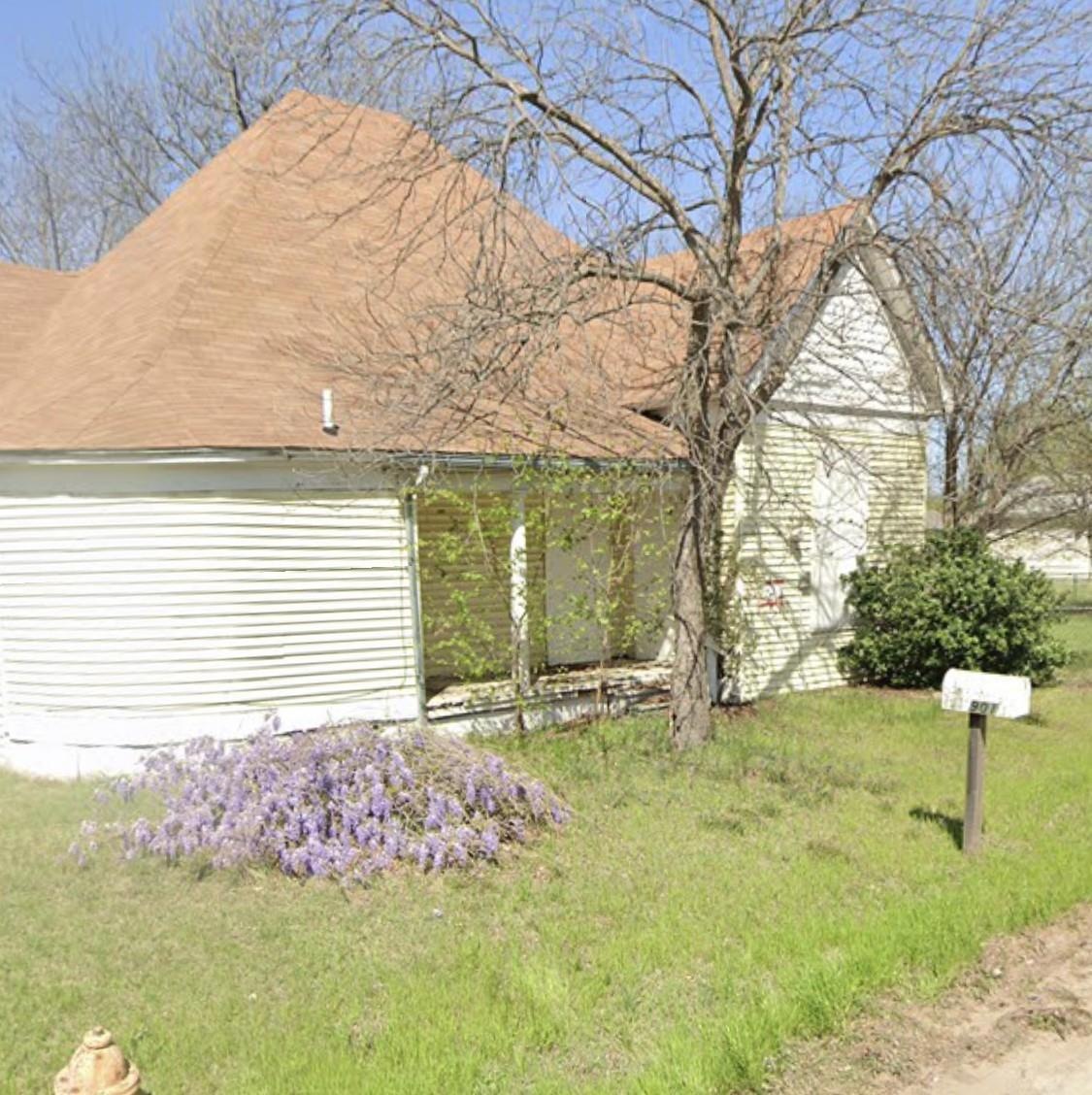 901 Trinity St, Cleburne, TX 76031 - photo 1