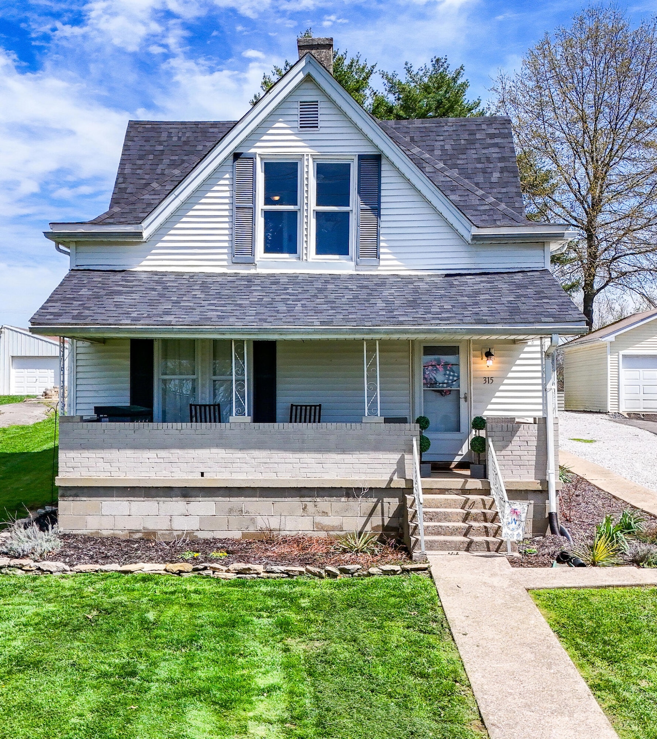 For Sale $215,000 • Co-Listing Agent