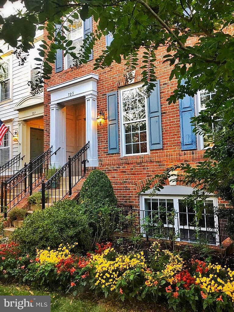 725 Massey Ln unit A, Alexandria, VA 22314 - photo 1