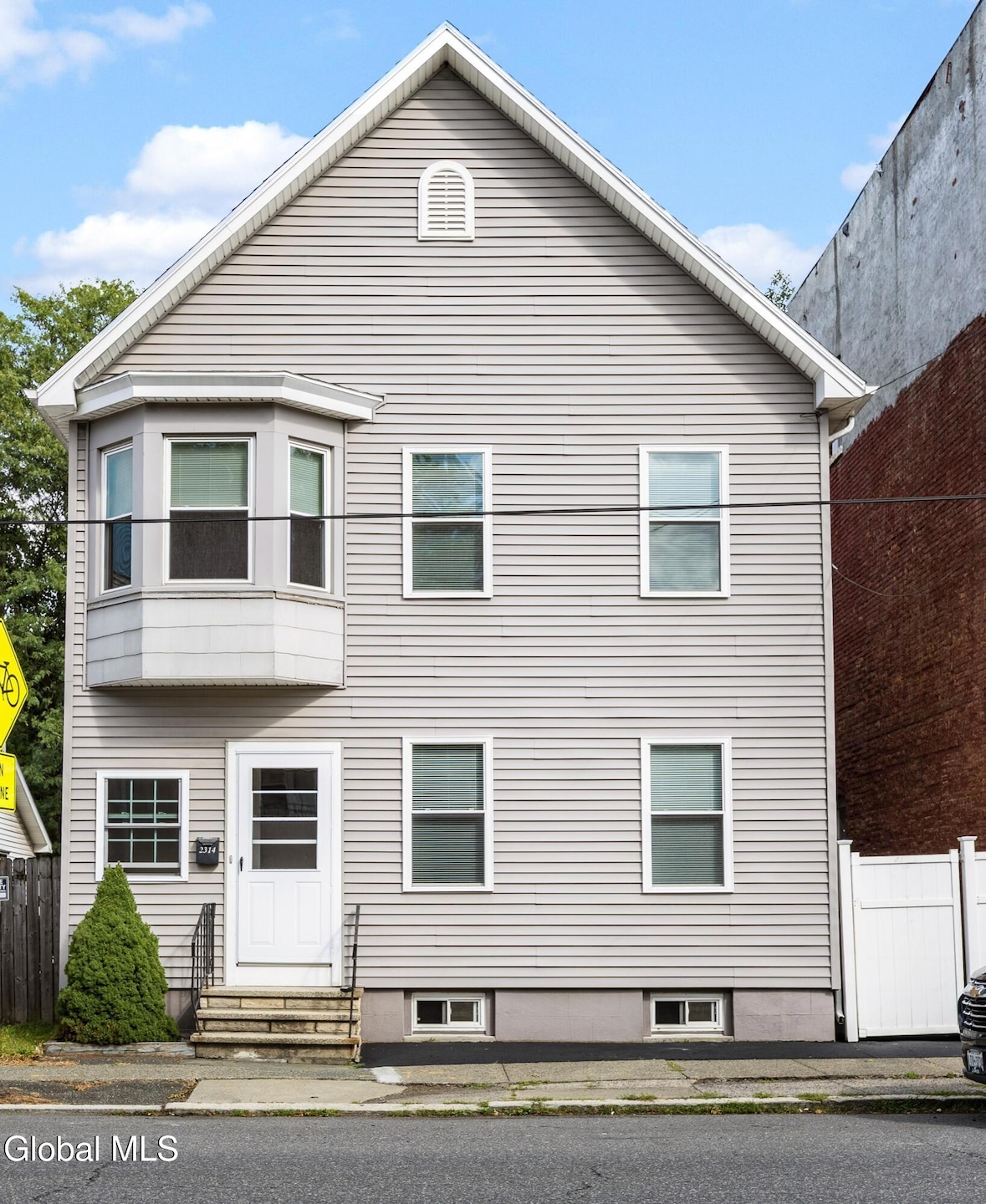 2314 Broadway front of house