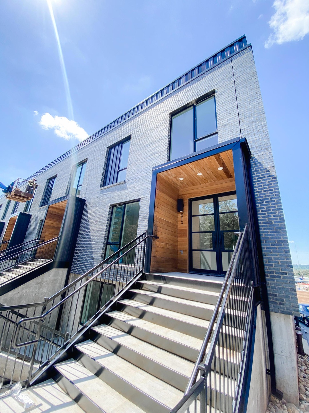 519 W Vine Front Door (2)