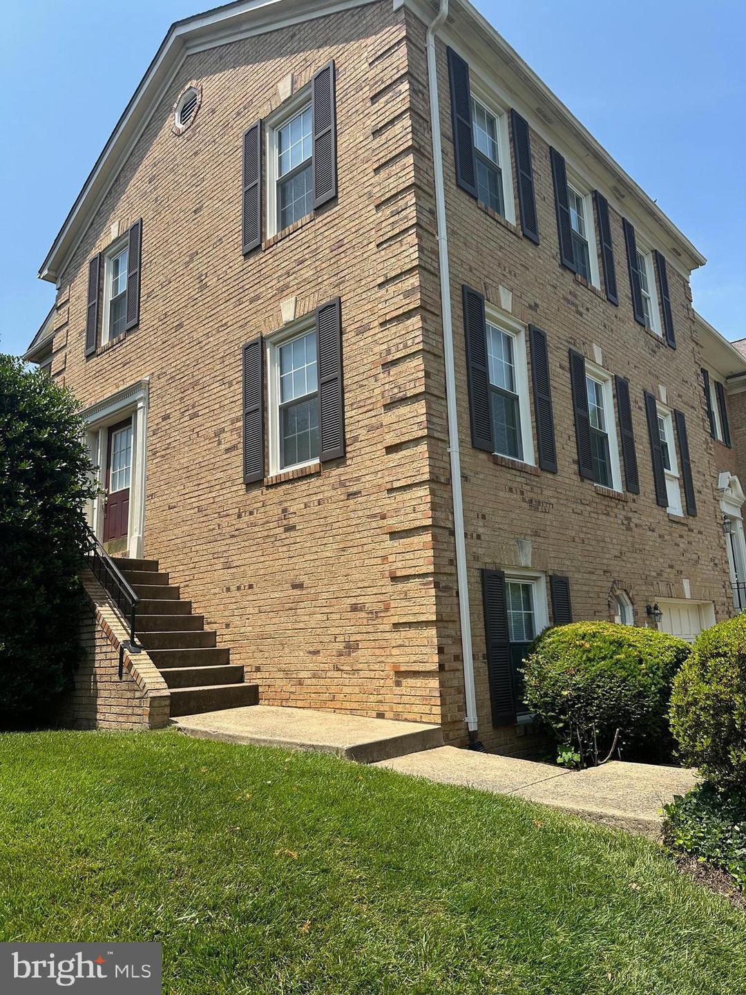 2016 Pieris Ct, Vienna, VA 22182 - photo 1