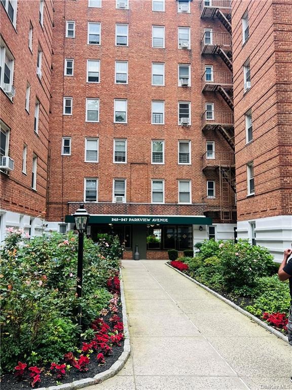 245 Parkview Ave unit 1A, Bronxville, NY 10708 - photo 1