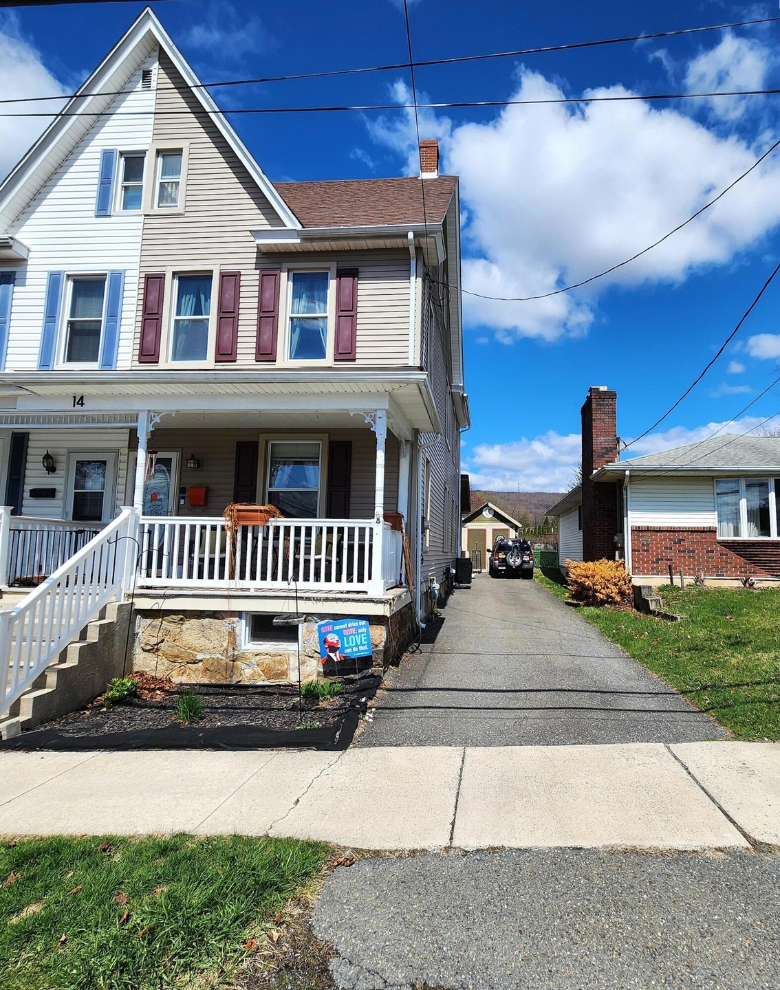 14 W 10th St