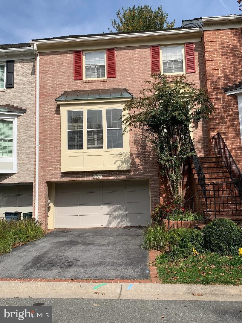 8309 Turnberry Ct, Potomac, MD 20854 - photo 1