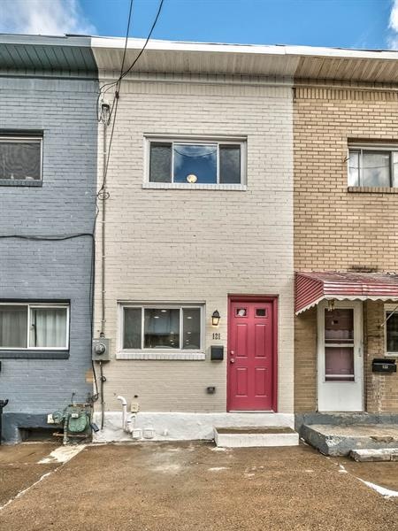 Welcome to 121 40th Street!  Located in Central La