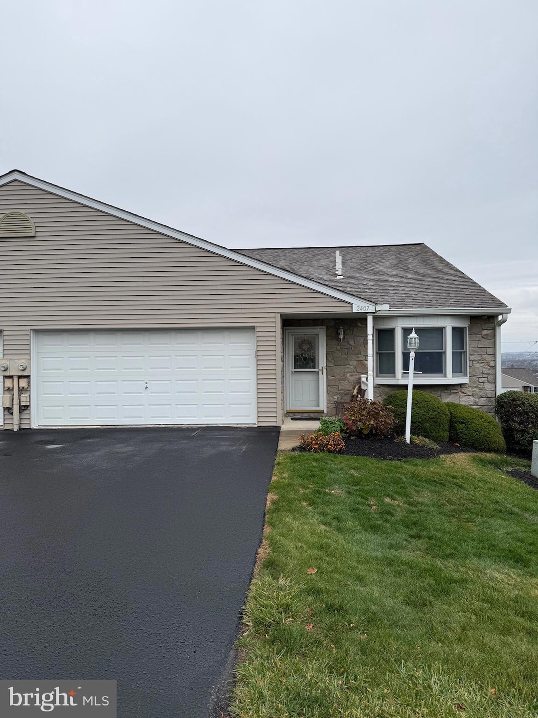 2407 Pin Oak Dr unit 33, York, PA 17406 - photo 1