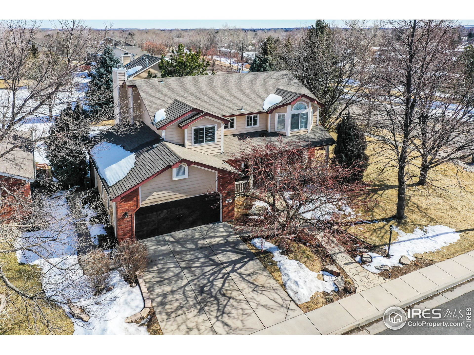 4 bed, 4 bath backing to HOA open area