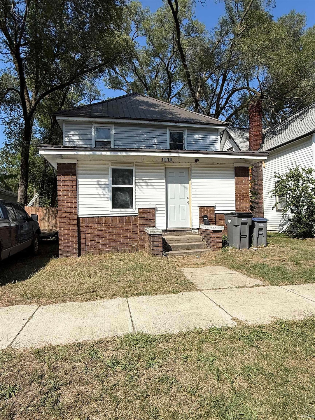 1010 W Wolf Ave, Elkhart, IN 46516 - photo 1
