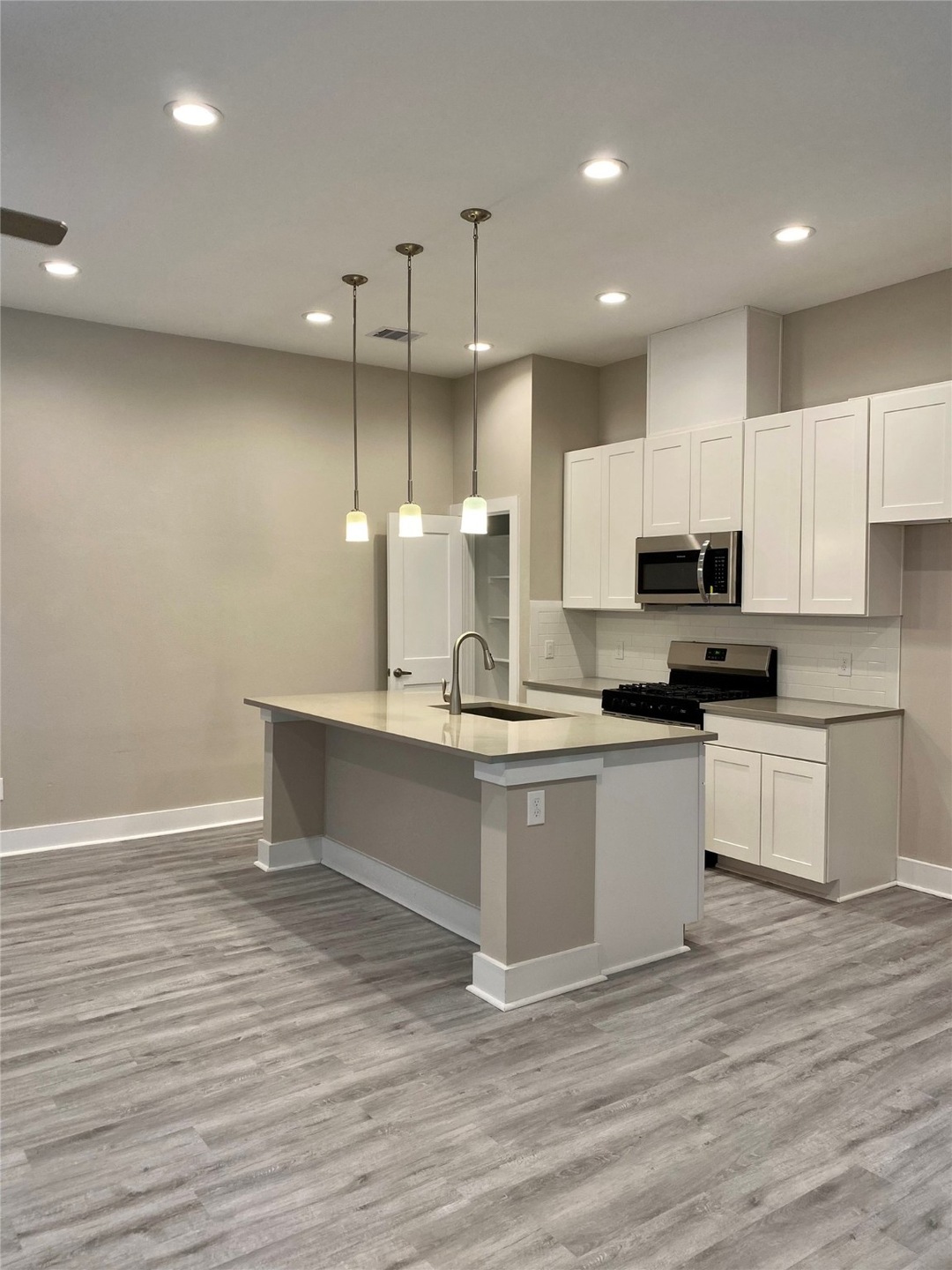 880 Fortune St, Houston, TX 77088 - photo 1