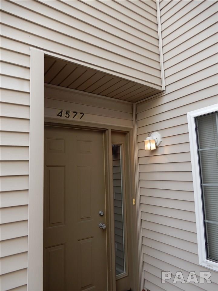 4577 N Thornhill Dr, Peoria, IL 61615 - photo 1