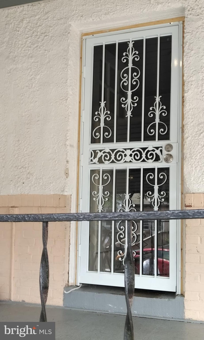 7141 Radbourne Rd, Upper Darby, PA 19082 - photo 1