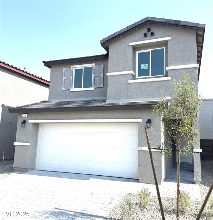 Traditional-style home with an attached garage, dr