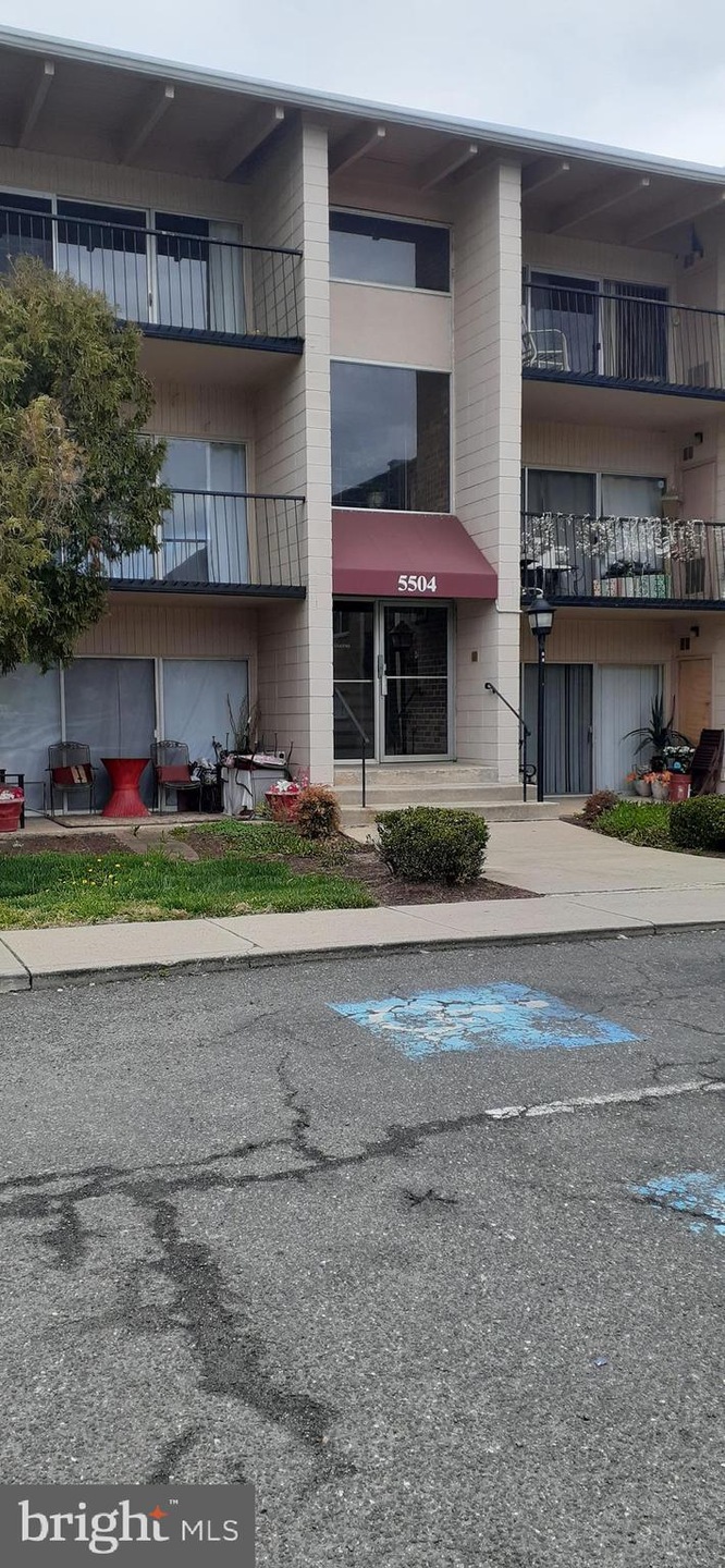 5504 Karen Elaine Dr unit 943, New Carrollton, MD 20784 - photo 1