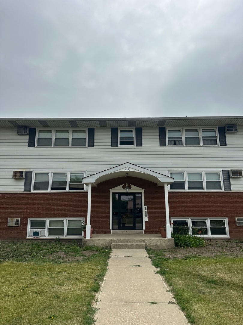 1015 N Farnsworth Ave unit J, Aurora, IL 60505 - photo 1