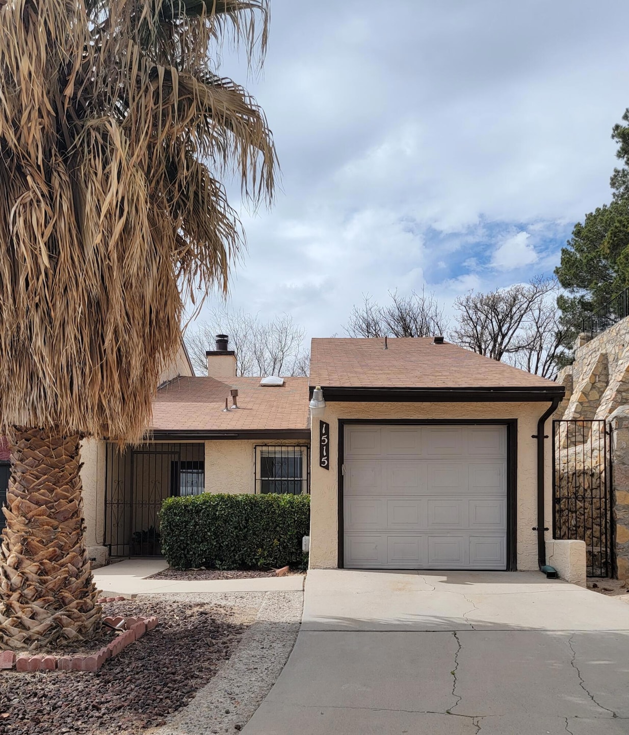 1515 Pintoresco Dr, El Paso, TX 79935 - photo 1