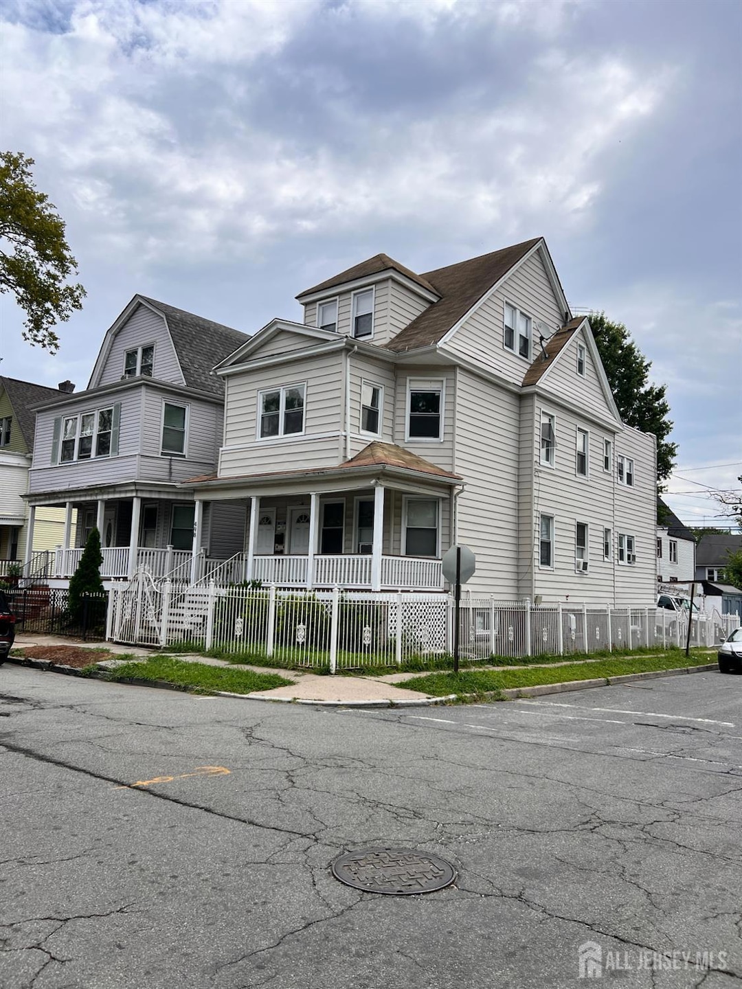 For Rent $2,400/month