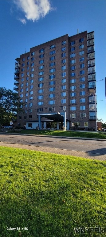 PARKWAY APARTMENTS