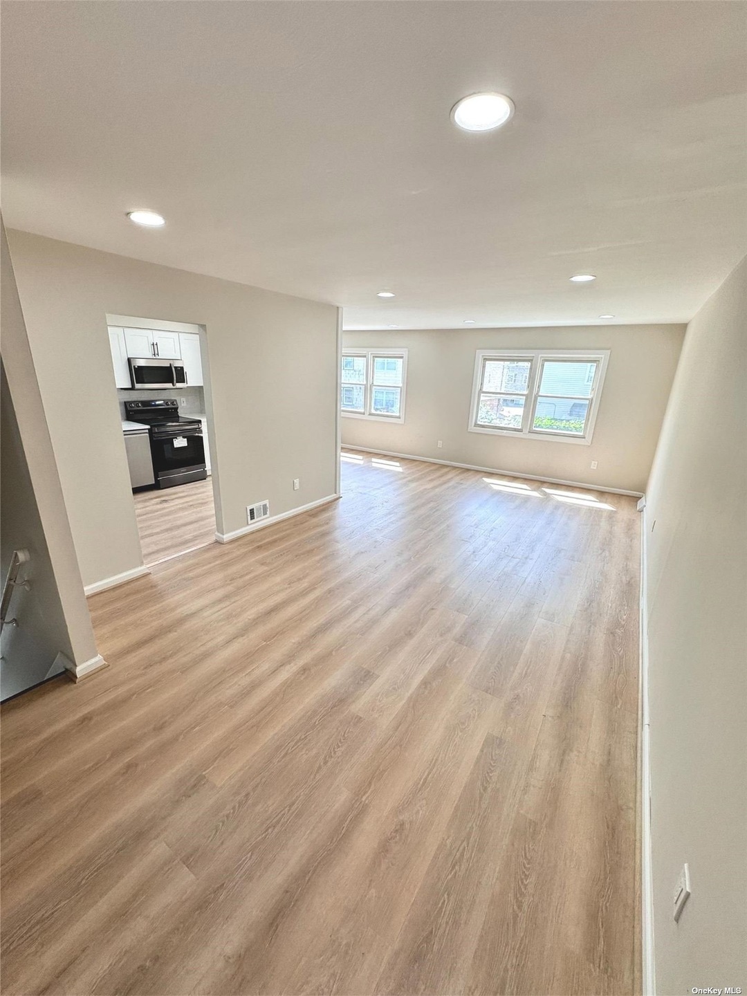 15-50 208th Place unit 2, Flushing, NY 11360 - photo 1